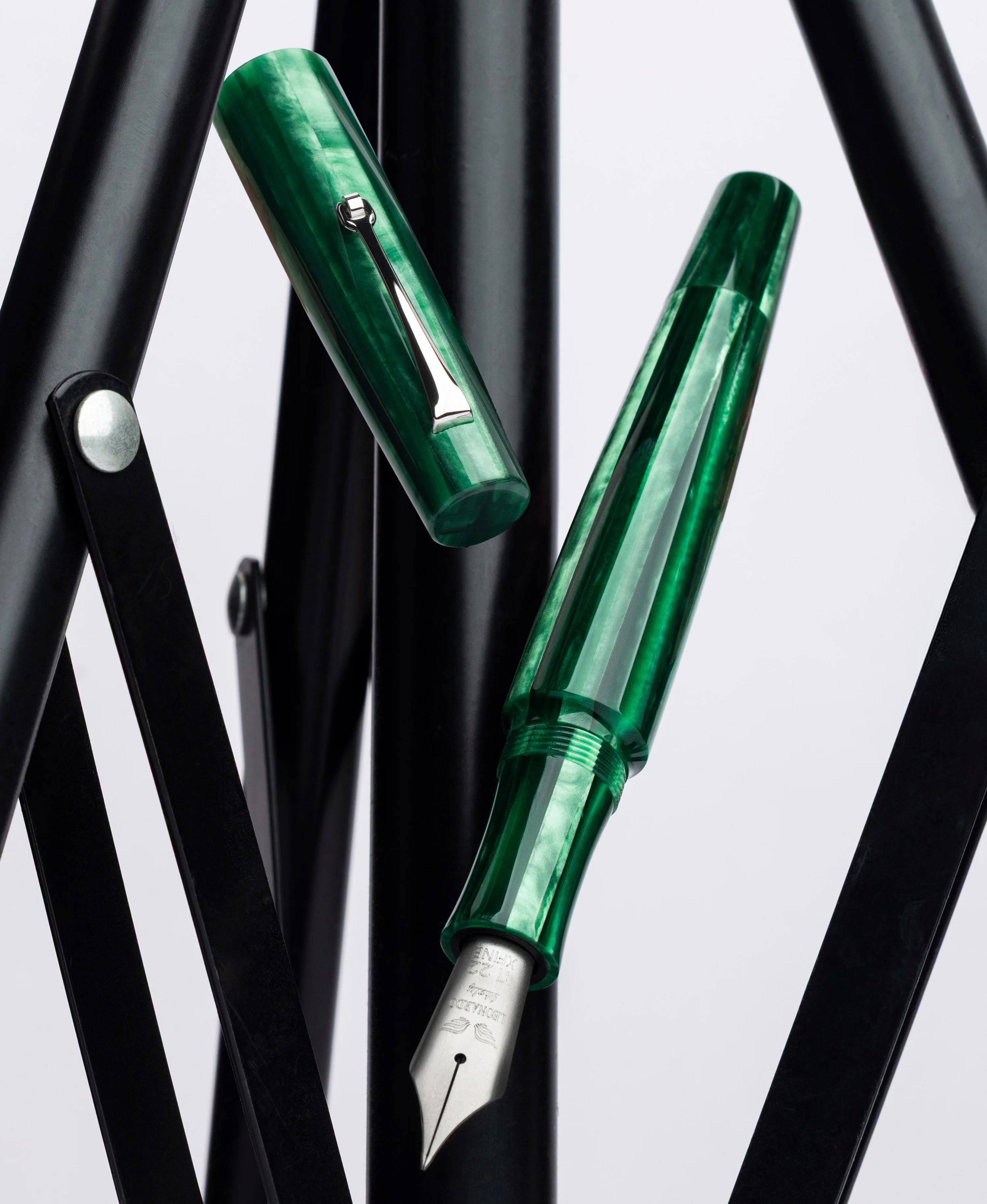 ESSENZA - Alga (seaweed) - #8 Ti22 Titanium nib