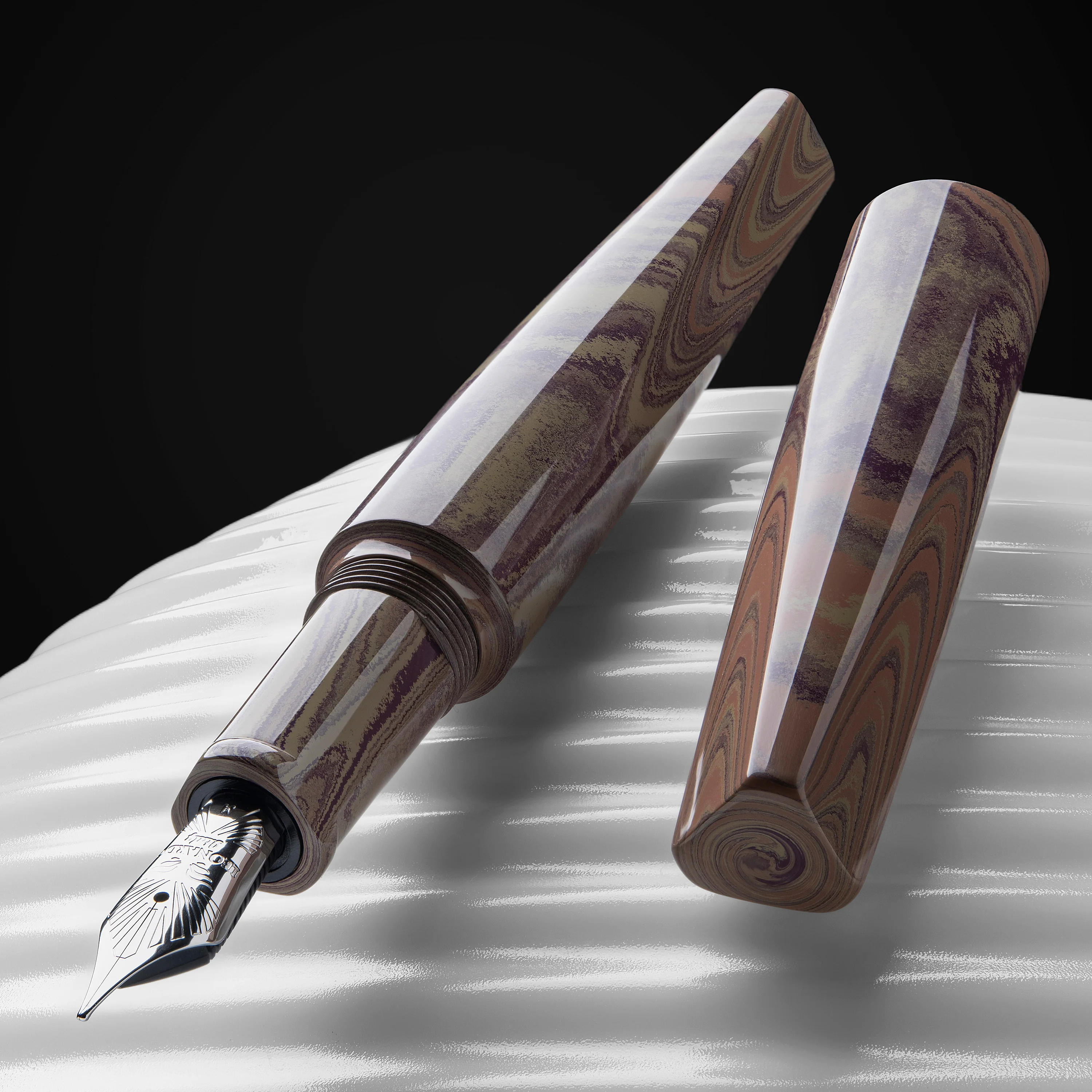 Essenza poliedrica Ebonite Candy - Image 3